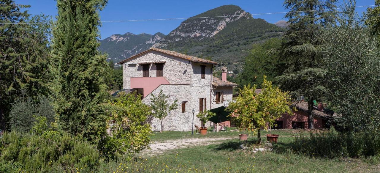 פרנטילו Agriturismo I Melograni מראה חיצוני תמונה